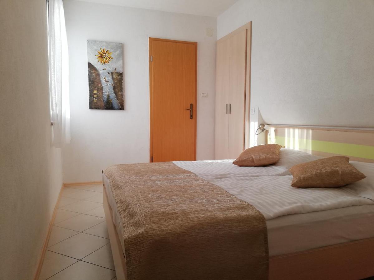 Apartments With A Parking Space Rabac, Labin - 13151 Exterior photo